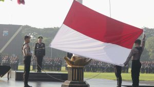 Foto: Wakapolda Jawa Timur Brigjen Pol. Dr. Pasma Royce membacakan amanat Kepala BPIP RI saat upacara Hari Lahir Pancasila 2026 di Mapolda Jatim Surabaya.