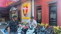 Foto: Satreskrim Polres Ponorogo menunjukkan barang bukti sepeda motor hasil curian yang diamankan dari dua pelaku curanmor lintas kota asal Brebes.