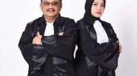 Foto: Kuasa Hukum ET, Reza Trianto dan AMEL.