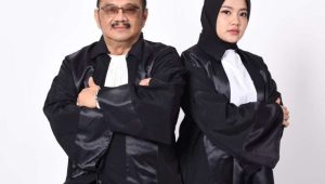 Foto: Kuasa Hukum ET, Reza Trianto dan AMEL.