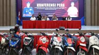 Foto: Kapolda Jatim Irjen Pol Nanang Avianto saat konferensi pers pengungkapan 320 kasus kejahatan jalanan dan penangkapan 319 tersangka di Gedung Mahameru Polda Jatim Surabaya.