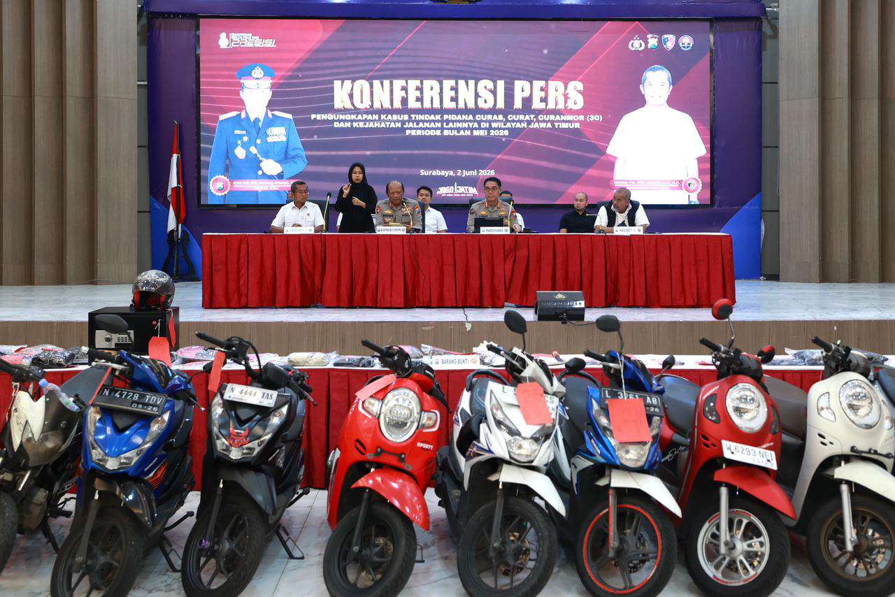 Foto: Kapolda Jatim Irjen Pol Nanang Avianto saat konferensi pers pengungkapan 320 kasus kejahatan jalanan dan penangkapan 319 tersangka di Gedung Mahameru Polda Jatim Surabaya.
