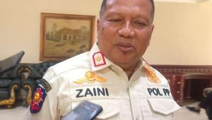 Foto: Kasatpol PP Surabaya Ahmad Zaini saat memberikan keterangan terkait evaluasi perizinan spa di Jalan HR Muhammad yang diduga terlibat kasus TPPO dan eksploitasi anak.