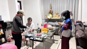 Foto: Tim Tangkap Buron Kejari Surabaya mengamankan Liauw Inggarwati dan Bastian Widjaja, terpidana korupsi kredit fiktif Bank Jatim senilai Rp4,75 miliar yang buron selama hampir tiga tahun.
