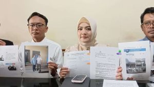 Foto: Kuasa hukum debitur ET menjelaskan dugaan persoalan hukum dalam proses lelang aset oleh BRI Cabang Mulyosari Surabaya yang kini dilaporkan ke Bareskrim Polri dan Jampidsus.