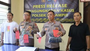 Foto: Polsek Semampir menunjukkan pelaku pembobolan ruko di Jalan Wonokusumo Wetan Surabaya yang mencuri uang Rp7 juta dan sebuah telepon genggam milik korban