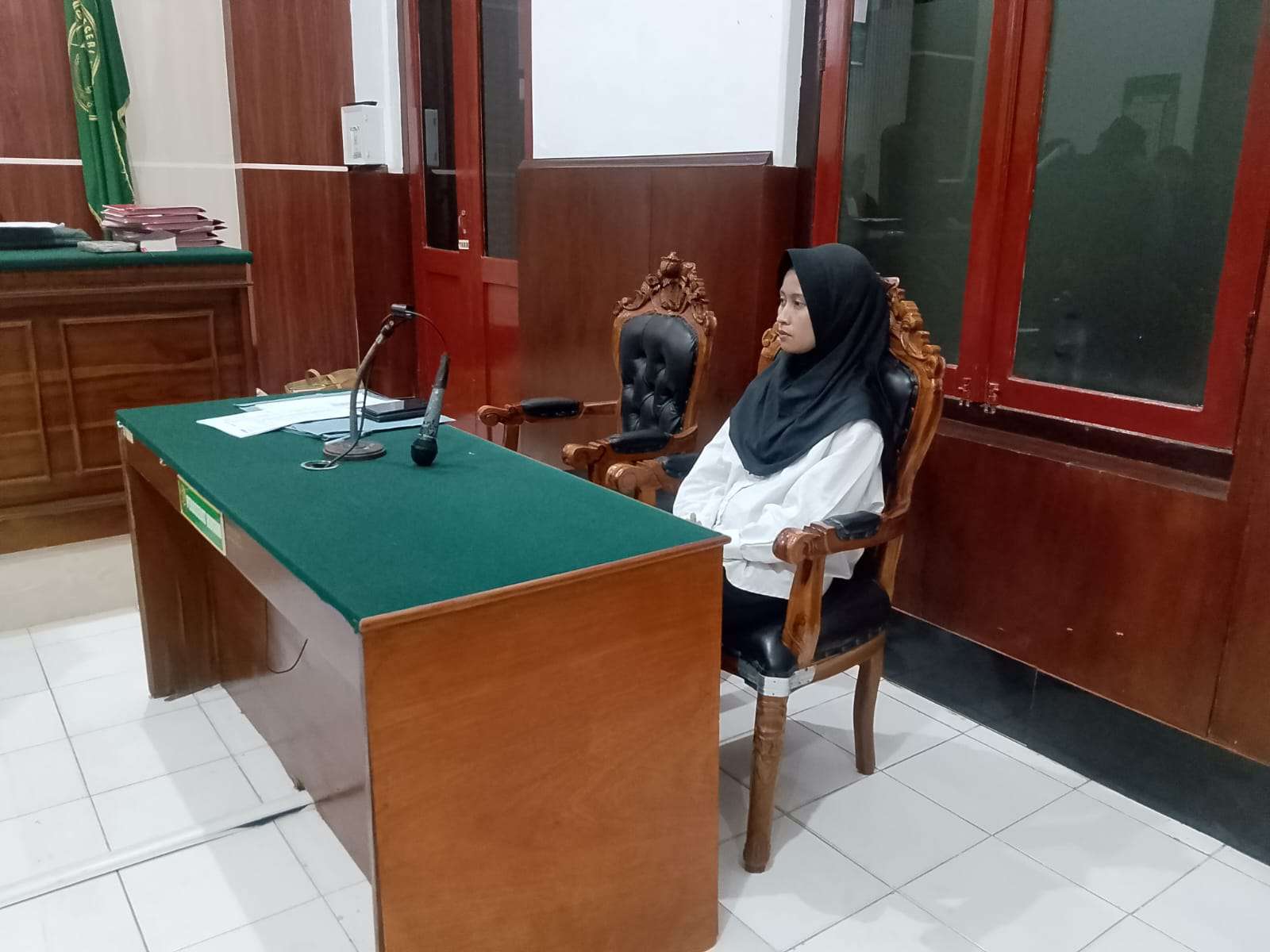 Foto: Terdakwa Nur Hasannah Prasetya, seorang terapis Spa Superior Surabaya jalani sidang perkara dugaan pencurian uang senilai Rp 1.285 miliar di Pengadilan Negeri Surabaya, Rabu (3/6/2026).