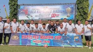 Foto: Pemain Sparta Pena merayakan kemenangan 5-3 atas PKDI Kabupaten Madiun pada pertandingan Kapolres Madiun Cup U-40 2026 di Lapangan Tri Brata Polres Madiun.