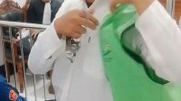 Foto: Terdakwa Emi Suyanto menjalani sidang tuntutan kasus peredaran narkotika jenis sabu di Pengadilan Negeri Surabaya.