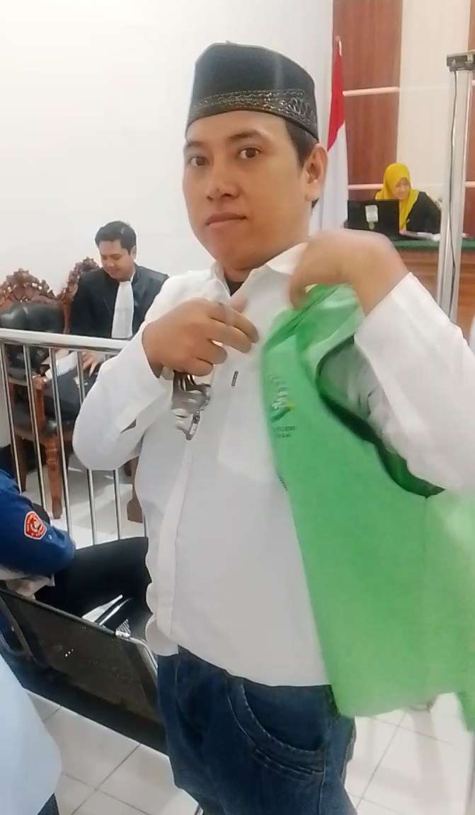 Foto: Terdakwa Emi Suyanto menjalani sidang tuntutan kasus peredaran narkotika jenis sabu di Pengadilan Negeri Surabaya.