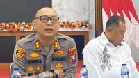 Foto: Kapolres Blitar AKBP Rivanda memberikan klarifikasi terkait dugaan penganiayaan ajudan Wakapolres Blitar dalam konferensi pers di Mapolres Blitar Foto: Kapolres Blitar AKBP Rivanda memberikan klarifikasi terkait dugaan penganiayaan ajudan Wakapolres Blitar dalam konferensi pers di Mapolres Blitar