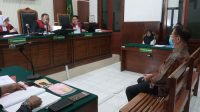 Foto: Suasana sidang dugaan pencurian dana Rp1,285 miliar di Pengadilan Negeri Surabaya dengan keterangan saksi pelapor Tonny Soegiono dan terdakwa Nur Hasannah Prasetya. Foto: Suasana sidang dugaan pencurian dana Rp1,285 miliar di Pengadilan Negeri Surabaya dengan keterangan saksi pelapor Tonny Soegiono dan terdakwa Nur Hasannah Prasetya.