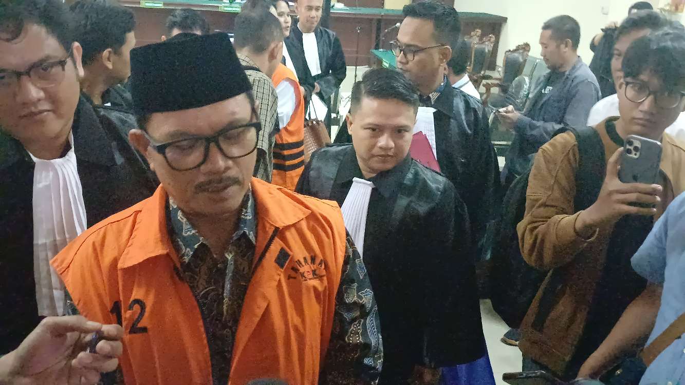 Foto: Maidi menjalani sidang perdana dugaan korupsi di Pengadilan Tipikor Surabaya dengan agenda pembacaan dakwaan oleh Jaksa Penuntut Umum.