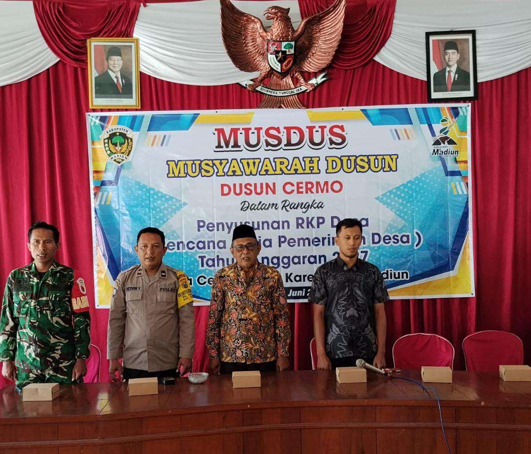 Foto: Kepala Desa Cermo Sukiman memimpin Musyawarah Dusun penyusunan RKP Desa Tahun Anggaran 2027 di Desa Cermo Kecamatan Kare Kabupaten Madiun