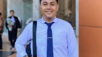 Foto: Praktisi Hukum Muda Taufan Dzaky Athallah memberikan pernyataan terkait dugaan TPPO dan perlindungan anak dalam kasus Gion Spa Surabaya.
