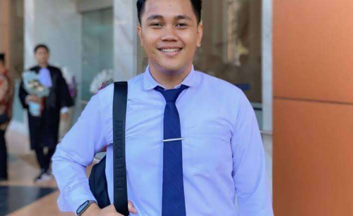 Foto: Praktisi Hukum Muda Taufan Dzaky Athallah memberikan pernyataan terkait dugaan TPPO dan perlindungan anak dalam kasus Gion Spa Surabaya.