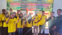 Foto: Petani mengikuti Sekolah Lapang DBHCHT di Kelompok Tani Maju Berkah Desa Cermo Kabupaten Madiun dengan pelatihan pembuatan pupuk organik dari kotoran hewan untuk meningkatkan kesuburan tanah. Foto: Petani mengikuti Sekolah Lapang DBHCHT di Kelompok Tani Maju Berkah Desa Cermo Kabupaten Madiun dengan pelatihan pembuatan pupuk organik dari kotoran hewan untuk meningkatkan kesuburan tanah.