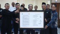 Foto: Rapat koordinasi Pemkot Madiun bersama TNI-Polri dan perguruan pencak silat membahas pengamanan Bulan Suro 2026 di Graha Krida Praja Kota Madiun.