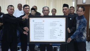 Foto: Rapat koordinasi Pemkot Madiun bersama TNI-Polri dan perguruan pencak silat membahas pengamanan Bulan Suro 2026 di Graha Krida Praja Kota Madiun.