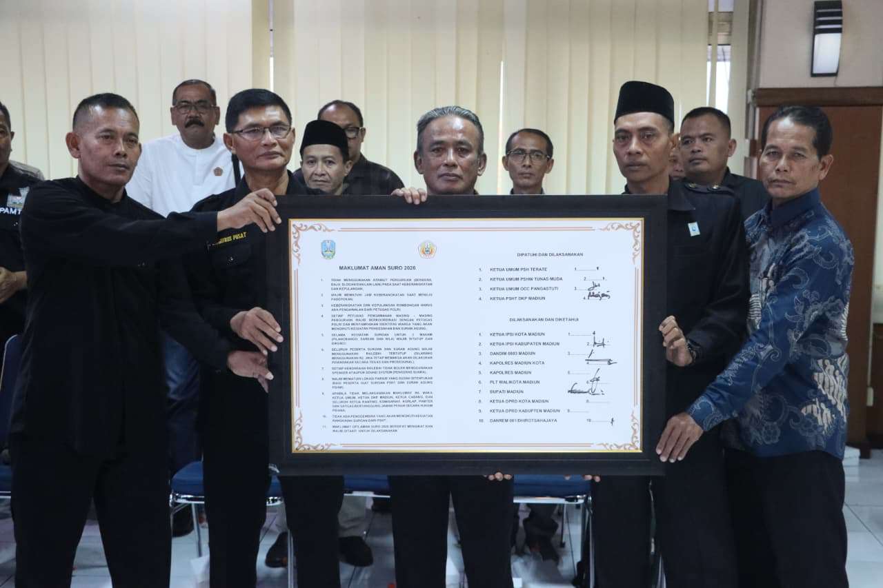 Foto: Rapat koordinasi Pemkot Madiun bersama TNI-Polri dan perguruan pencak silat membahas pengamanan Bulan Suro 2026 di Graha Krida Praja Kota Madiun.