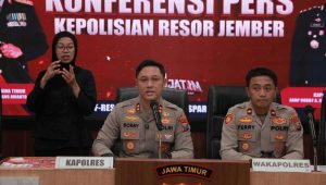 Foto: Kapolres Jember AKBP Bobby A Condroputra konferensi pers terkait kasus curanmor 18 TKP di kabupaten Jember