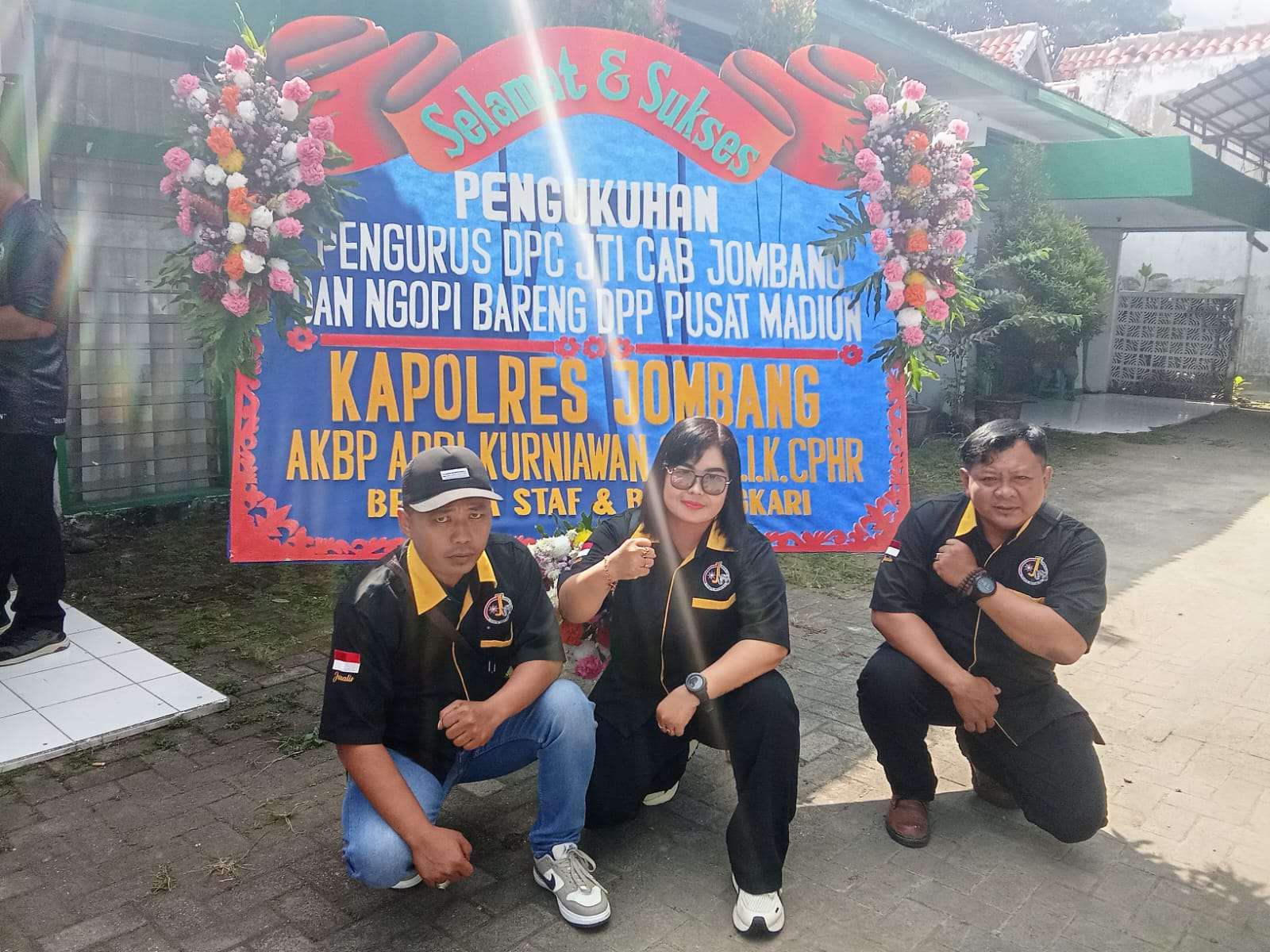 Foto: Prosesi pengukuhan pengurus DPC Jurnalis Terate Indonesia (JTI) Cabang Jombang di Gedung Perhutani Jombang yang berlangsung khidmat dan penuh semangat persaudaraan.