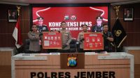 Foto: Konferensi pers Kapolres Jember AKBP Bobby A Condro Putra menunjukkan barang bukti hasil pengungkapan 24 kasus narkotika di Kabupaten Jember. Foto: Konferensi pers Kapolres Jember AKBP Bobby A Condro Putra menunjukkan barang bukti hasil pengungkapan 24 kasus narkotika di Kabupaten Jember.