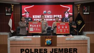 Foto: Konferensi pers Kapolres Jember AKBP Bobby A Condro Putra menunjukkan barang bukti hasil pengungkapan 24 kasus narkotika di Kabupaten Jember.