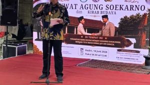 Foto: Brigjen Pol Langgeng Purnomo menyampaikan pesan kebangsaan dalam acara Ruwat Agung Soekarno di Situs Persada Soekarno Ndalem Pojok, Kediri, Jawa Timur.