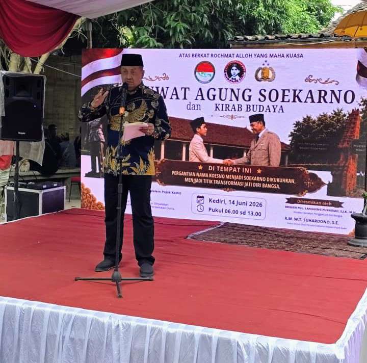 Foto: Brigjen Pol Langgeng Purnomo menyampaikan pesan kebangsaan dalam acara Ruwat Agung Soekarno di Situs Persada Soekarno Ndalem Pojok, Kediri, Jawa Timur.