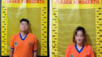 Foto: Tim Anti Bandit Polsek Simokerto menunjukkan dua tersangka kasus penipuan dan penggelapan sepeda motor di Surabaya beserta barang bukti kendaraan hasil kejahatan. Foto: Tim Anti Bandit Polsek Simokerto menunjukkan dua tersangka kasus penipuan dan penggelapan sepeda motor di Surabaya beserta barang bukti kendaraan hasil kejahatan.