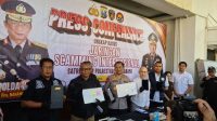 Foto: Kapolrestabes Surabaya Kombes Pol Luthfi Sulistiawan menjelaskan perkembangan penyidikan kasus sindikat cyber scam internasional dengan 45 tersangka dan ribuan data korban asal Jepang serta China. Foto: Kapolrestabes Surabaya Kombes Pol Luthfi Sulistiawan menjelaskan perkembangan penyidikan kasus sindikat cyber scam internasional dengan 45 tersangka dan ribuan data korban asal Jepang serta China.