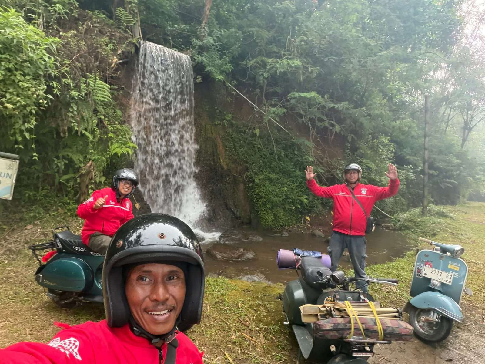 Foto: Anggota Scooter Club Surabaya mengikuti reunion dan gathering di Sendi Adventure Mojokerto dengan kegiatan riding bersama dan pemilihan ketua periode 2026-2029.