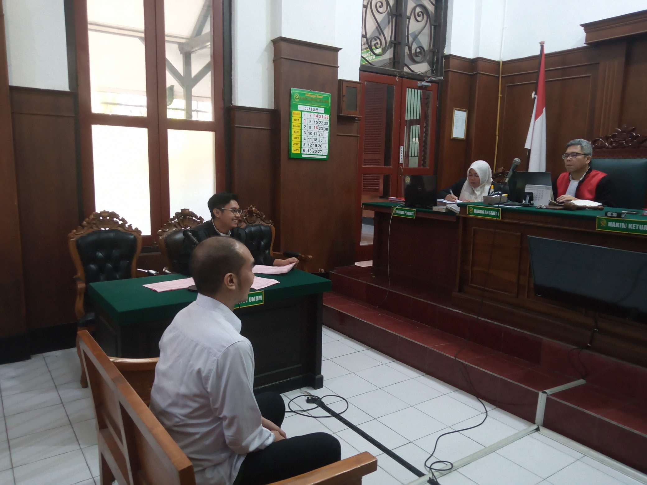 Foto: Terdakwa Ricky Hartono menjalani sidang di Pengadilan Negeri Surabaya terkait dugaan pengoplosan LPG subsidi 3 kilogram ke tabung non-subsidi untuk diperjualbelikan.