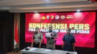 Foto: Konferensi pers Satresnarkoba Polres Pelabuhan Tanjung Perak menunjukkan barang bukti sabu seberat 292,93 gram hasil pengungkapan jaringan peredaran narkotika di Surabaya.