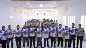 Foto: Kapolres Madiun AKBP Kemas Indra Natanegara membuka Turnamen E-Sport Competition Hari Bhayangkara ke-80 yang diikuti puluhan tim pelajar dan peserta umum di Gedung Bhayangkara Polres Madiun.
