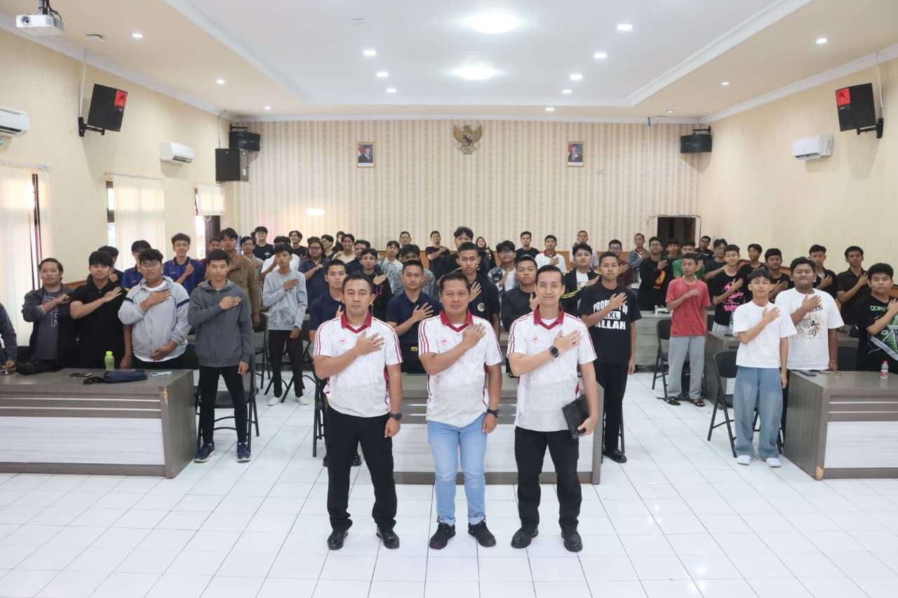 Foto: Wakapolres Madiun Kota Kompol Bambang Eko Sujarwo membuka Turnamen Mobile Legends Piala Kapolda Jawa Timur Road to Kapolri Cup 2026 di Gedung Sunaryo Polres Madiun Kota.