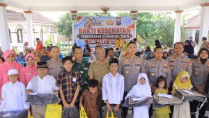 Foto: Kapolres Madiun AKBP Kemas Indra Natanegara saat menghadiri kegiatan Bhakti Kesehatan dan donor darah dalam rangka Hari Bhayangkara ke-80 di Kelurahan Bangunsari, Kabupaten Madiun.