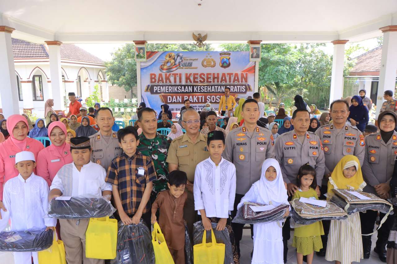 Foto: Kapolres Madiun AKBP Kemas Indra Natanegara saat menghadiri kegiatan Bhakti Kesehatan dan donor darah dalam rangka Hari Bhayangkara ke-80 di Kelurahan Bangunsari, Kabupaten Madiun.