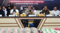 Foto: Konferensi pers Ditresnarkoba Polda Jatim terkait pengungkapan 3.157 kasus narkoba dan penangkapan 4.061 tersangka selama semester pertama tahun 2026. Foto: Konferensi pers Ditresnarkoba Polda Jatim terkait pengungkapan 3.157 kasus narkoba dan penangkapan 4.061 tersangka selama semester pertama tahun 2026.