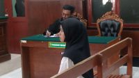 Foto: Jaksa Penuntut Umum membacakan tuntutan tiga tahun penjara terhadap terdakwa Nur Hasanah Prasetya dalam sidang kasus dugaan pencurian di Pengadilan Negeri Surabaya
