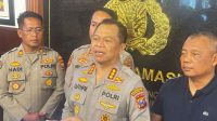 Foto: Kapolrestabes Surabaya Kombes Pol Luthfie Sulistiawan memberikan keterangan terkait penetapan empat tersangka dalam kericuhan aksi demonstrasi di depan Gedung Grahadi Surabaya.