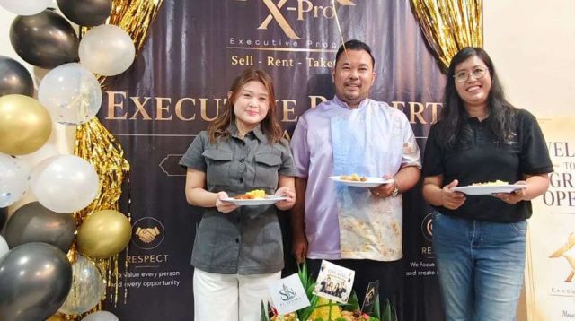 Foto: Direktur Utama X-PRO Misael Theo Aditya saat meresmikan kantor cabang baru X-PRO di Jalan Raya Jemursari Surabaya sebagai bagian dari ekspansi bisnis properti nasional.