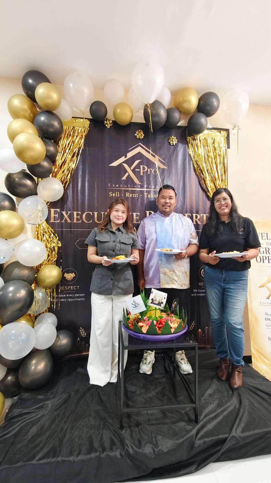 Foto: Direktur Utama X-PRO Misael Theo Aditya saat meresmikan kantor cabang baru X-PRO di Jalan Raya Jemursari Surabaya sebagai bagian dari ekspansi bisnis properti nasional.