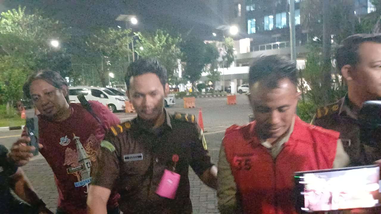 Foto: Aspidsus Kejati Jawa Timur I Gede Punia memberikan keterangan terkait pengembangan penyidikan kasus dugaan korupsi penyaluran KUR BNI Cabang Jember di Surabaya.