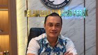 Foto: Kasat Resnarkoba Polres Pelabuhan Tanjung Perak AKP Adik Agus Putrawan memberikan klarifikasi terkait isu tangkap lepas dua tersangka narkoba di Surabaya.