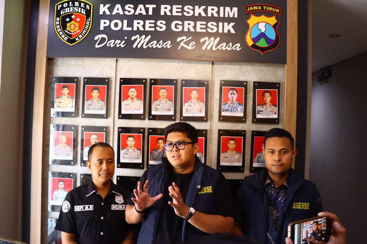 Foto; Kasatreskrim Polres Gresik menjelaskan penetapan oknum staf PMD sebagai tersangka kasus dugaan penipuan seleksi PPPK.