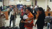 Foto: Bupati Ponorogo nonaktif Sugiri Sancoko menjalani sidang pembacaan tuntutan kasus suap dan gratifikasi di Pengadilan Tipikor Surabaya. Foto: Bupati Ponorogo nonaktif Sugiri Sancoko menjalani sidang pembacaan tuntutan kasus suap dan gratifikasi di Pengadilan Tipikor Surabaya.
