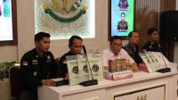 Foto: Kejari Kabupaten Pasuruan menahan Kepala Desa Wonosari bersama dua pengurus Pokmas TKD dalam kasus dugaan pungutan liar Program PTSL Tahun 2022–2023. Foto: Kejari Kabupaten Pasuruan menahan Kepala Desa Wonosari bersama dua pengurus Pokmas TKD dalam kasus dugaan pungutan liar Program PTSL Tahun 2022–2023.
