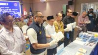 Foto: Kepala BNNP Jawa Timur Brigjen Pol. Budi Mulyanto menunjukkan barang bukti sabu seberat 5,44 kilogram dalam konferensi pers pengungkapan kasus narkotika di Surabaya.